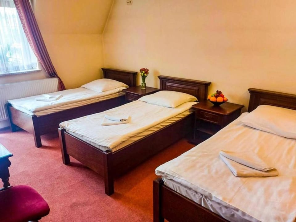 Bed, View (from property/room), Photo of the whole room, Bedroom, Food