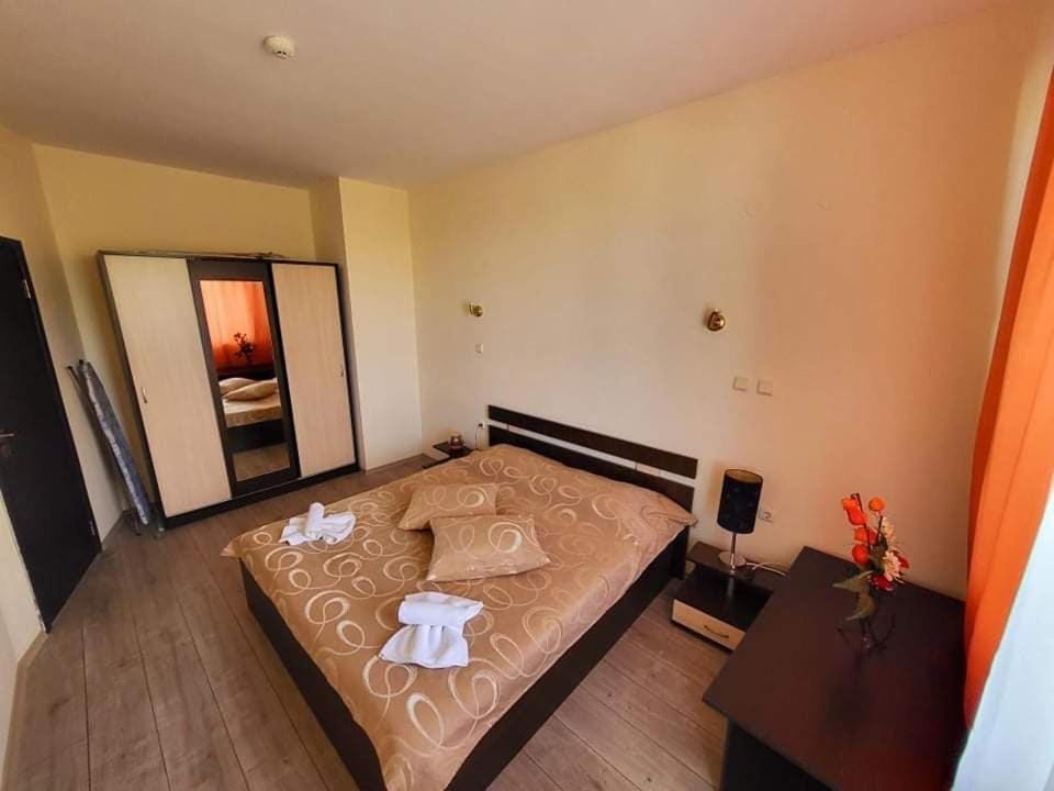 Bedroom, wardrobe