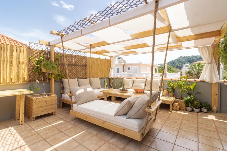 Patio, BBQ facilities, Balcony/Terrace, Living room, Seating area, Location