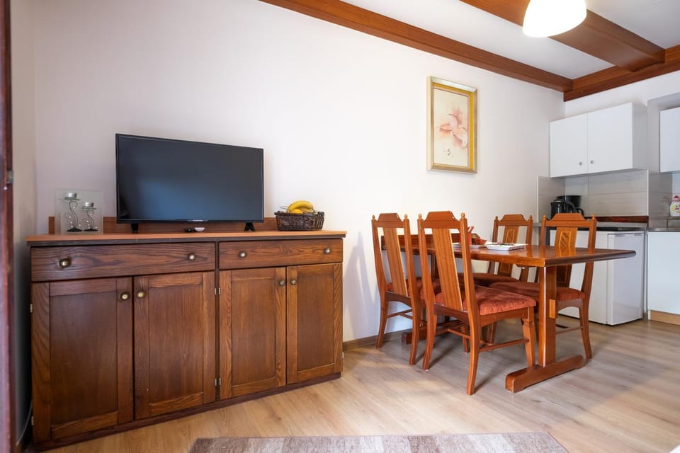 TV and multimedia, Dining area