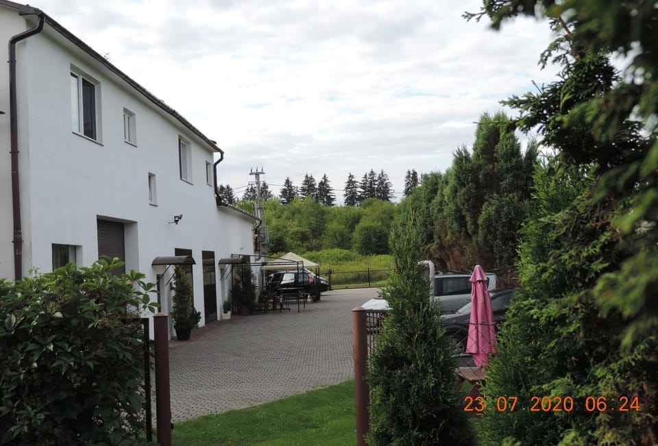 Property building, Facade/entrance, Neighbourhood, Garden, On site, Area and facilities