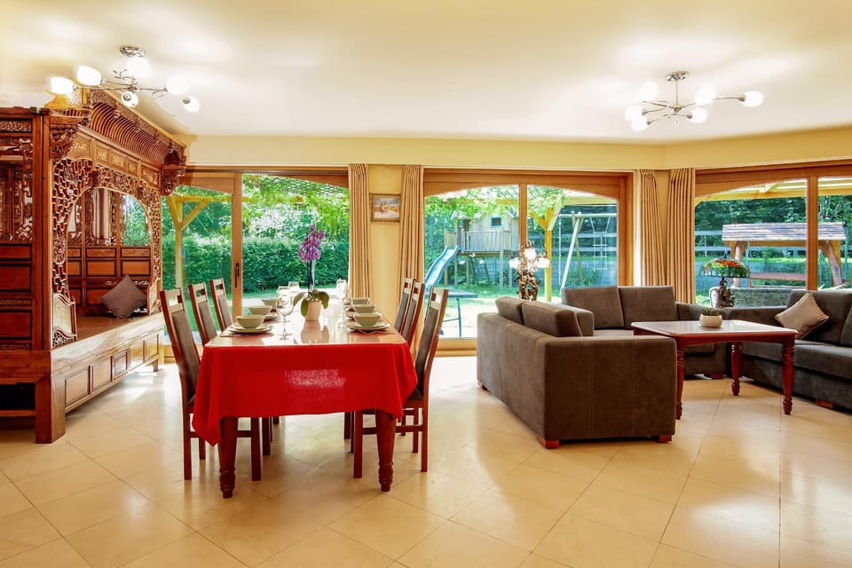 Living room, Seating area, Dining area, Garden view
