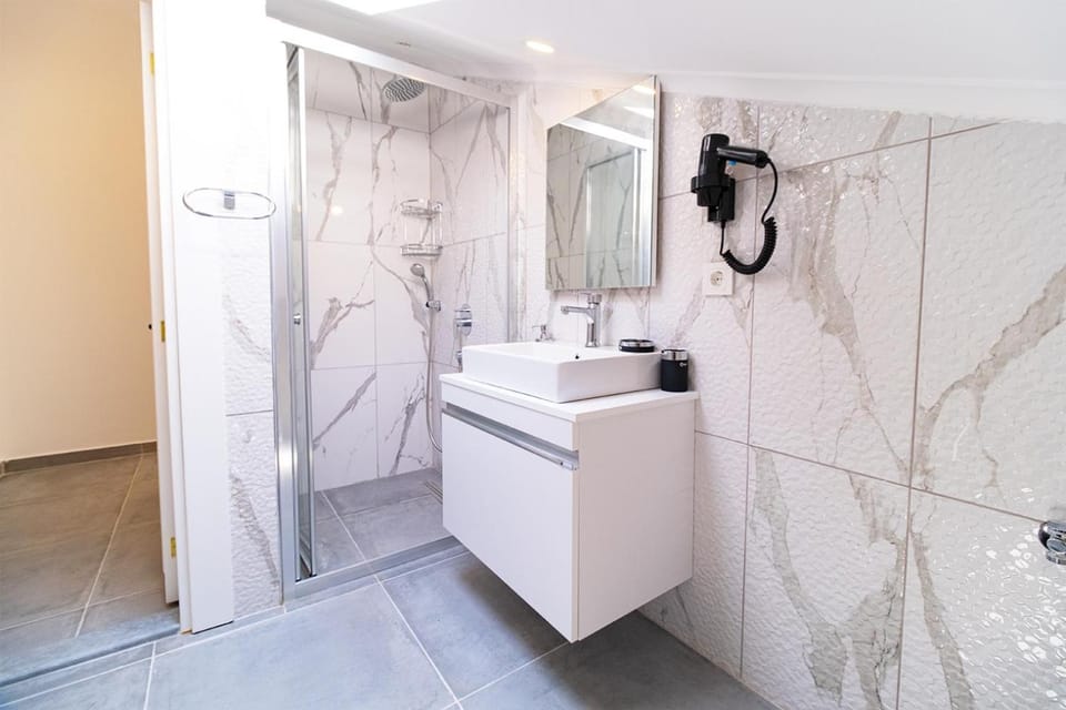Shower, Bathroom