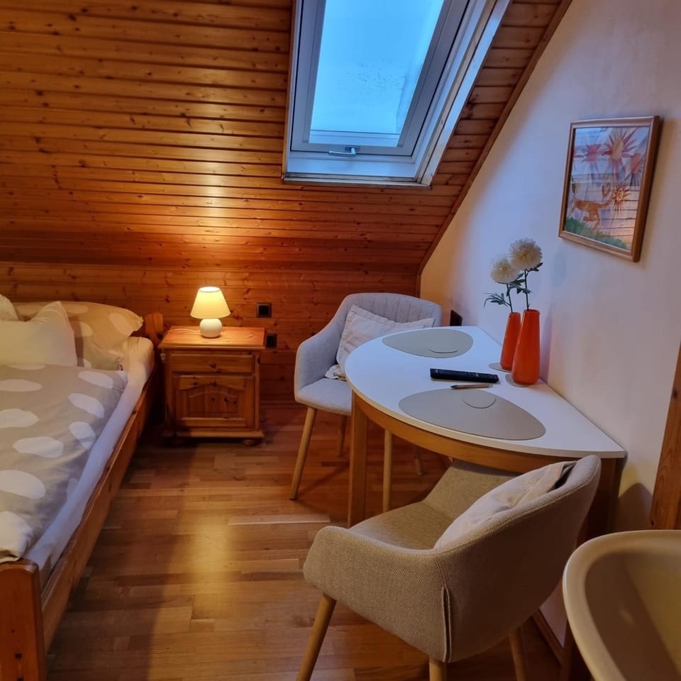 Gästezimmer Aschenbrenner Bed and Breakfast in Thuringia, Germany