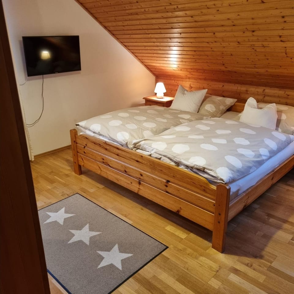 Gästezimmer Aschenbrenner Bed and Breakfast in Thuringia, Germany