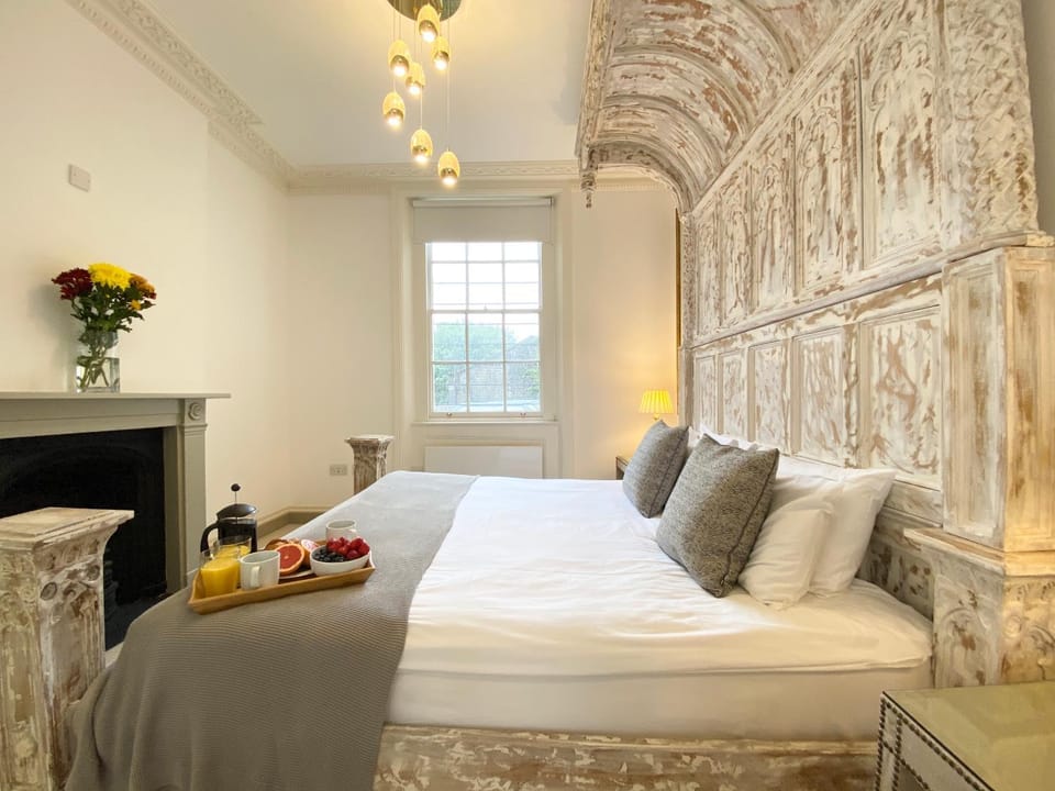 Bed, Photo of the whole room, Decorative detail, Bedroom