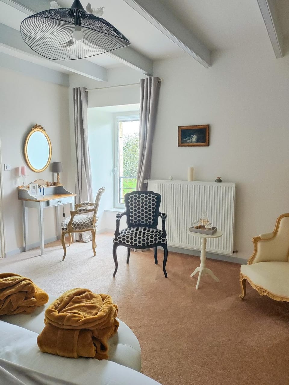 Living room, Photo of the whole room, Seating area, Bedroom