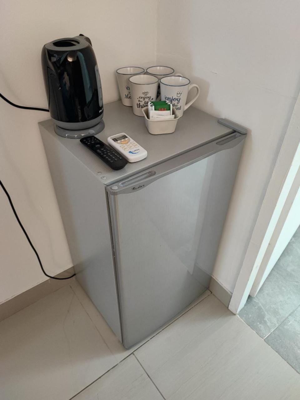 Coffee/tea facilities, oven