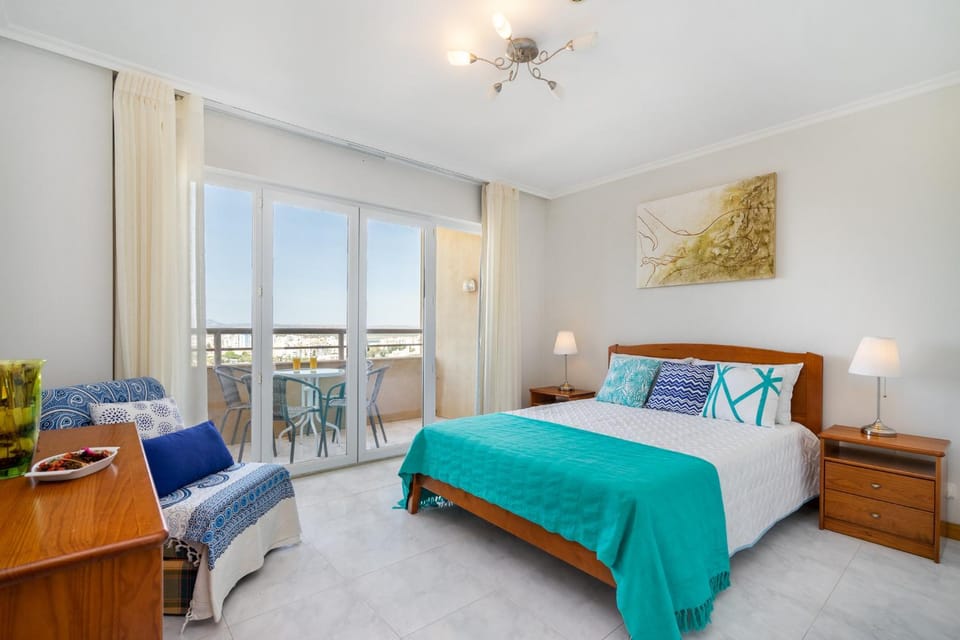 Bed, Photo of the whole room, Seating area, Bedroom