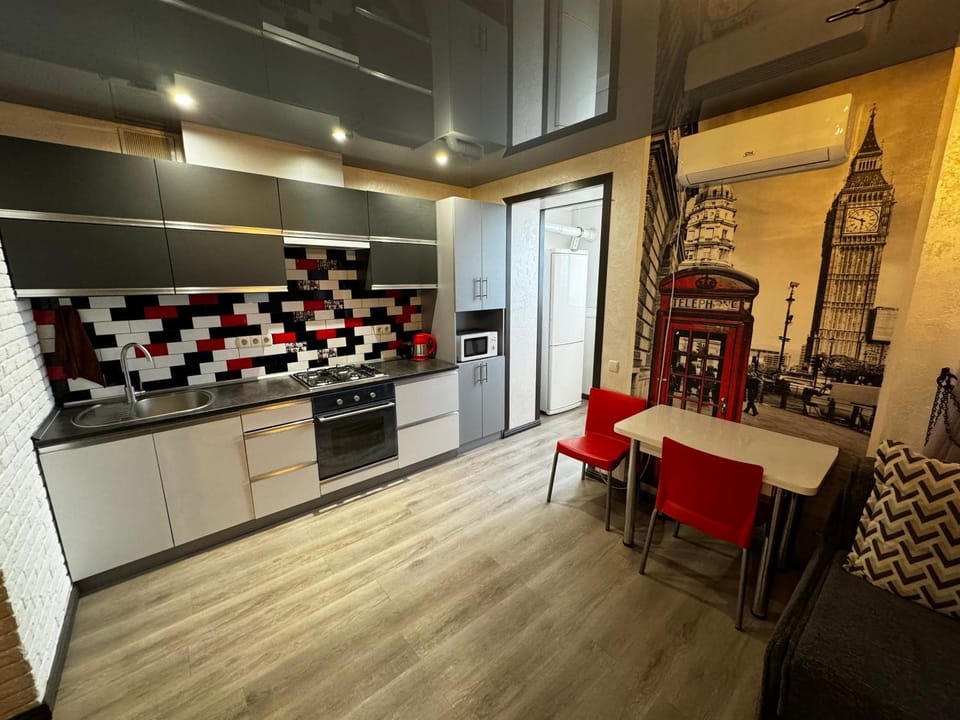 Kitchen or kitchenette, Dining area, stove