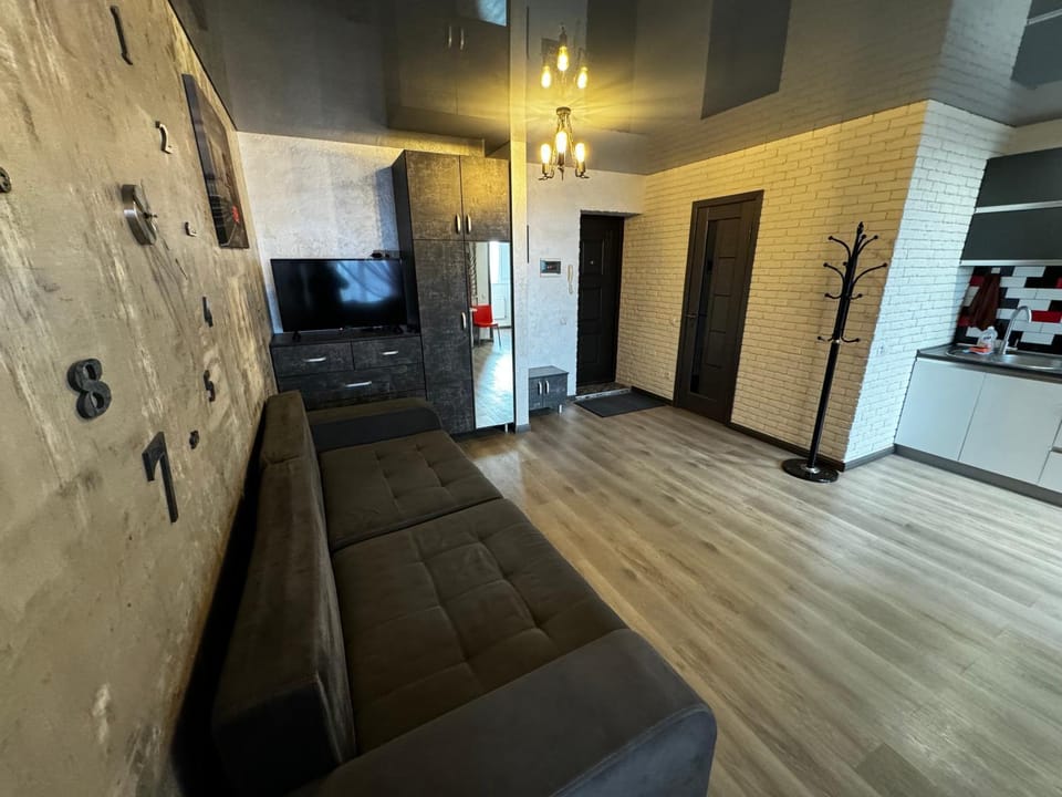 Bed, TV and multimedia, Seating area