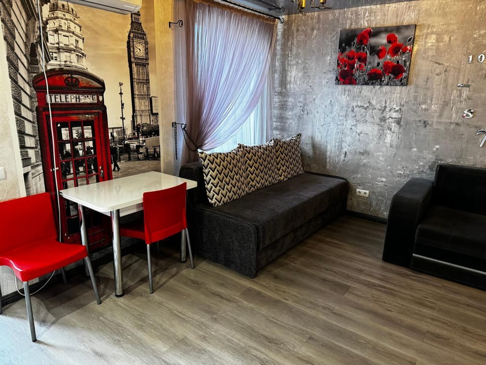 Bed, Seating area, Dining area