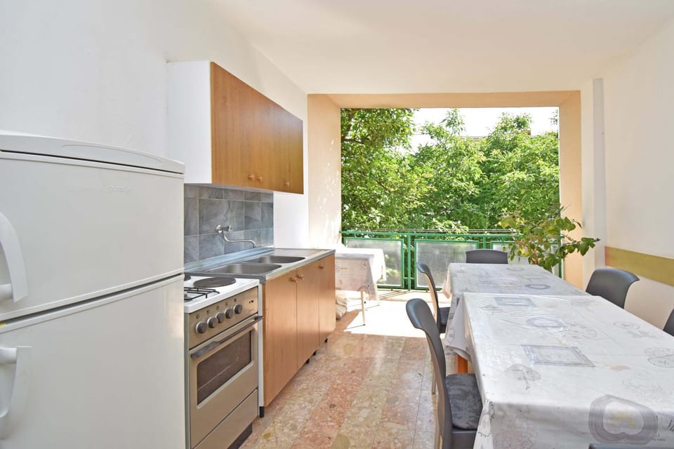 Dining area, Communal kitchen