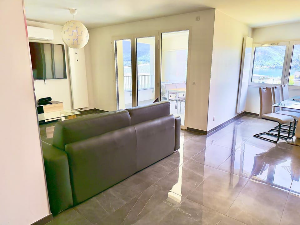 le panorama du lac Apartment in Annecy