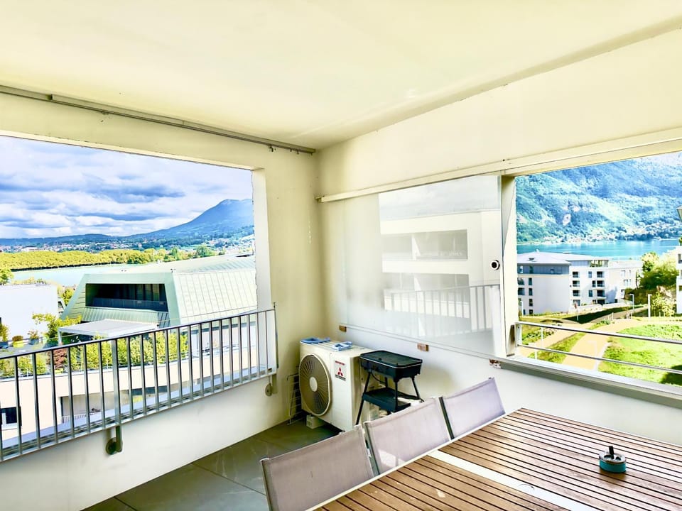 le panorama du lac Apartment in Annecy