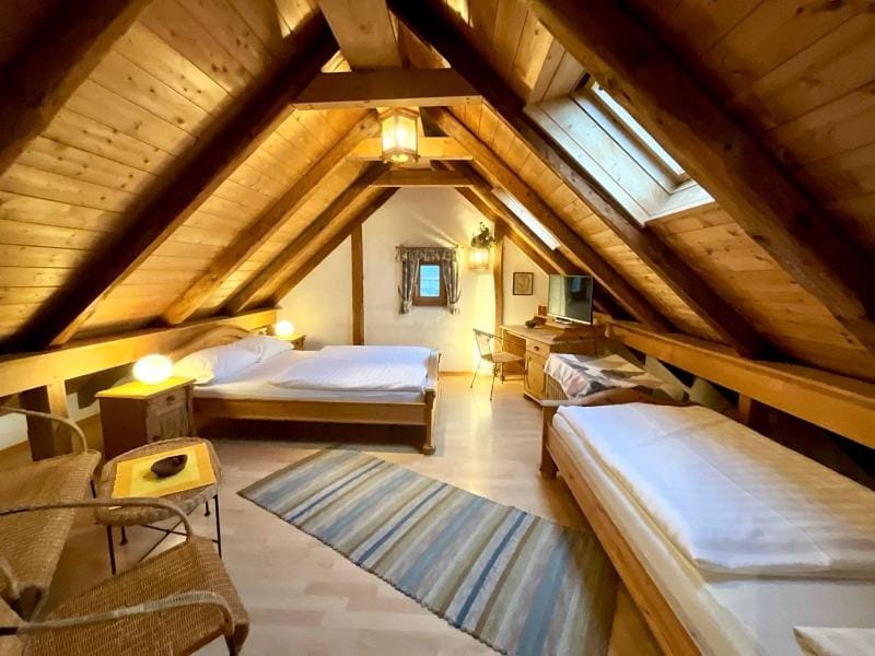 Bed, Photo of the whole room, Seating area, Bedroom