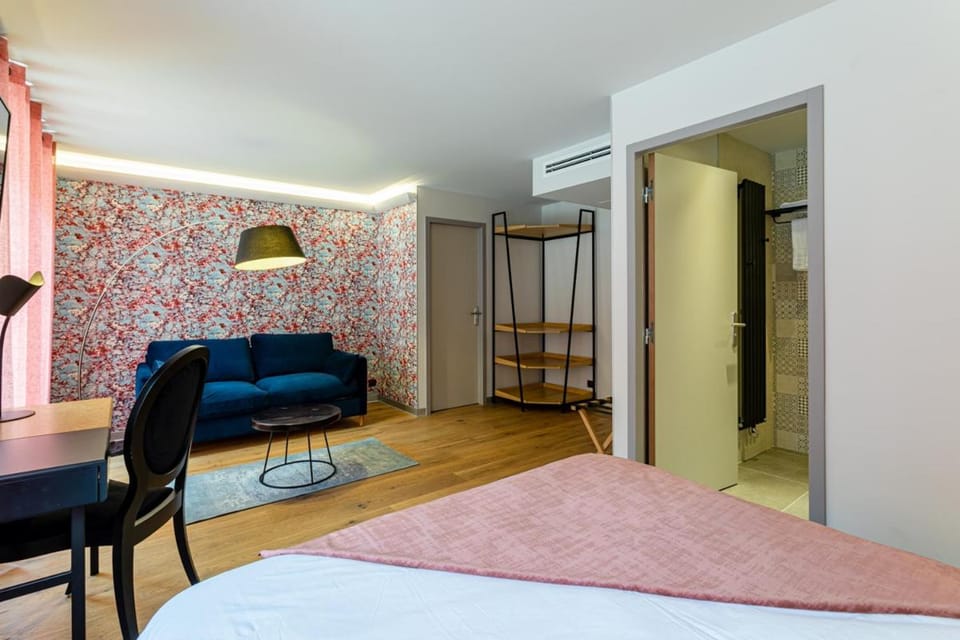 Seating area, Bedroom