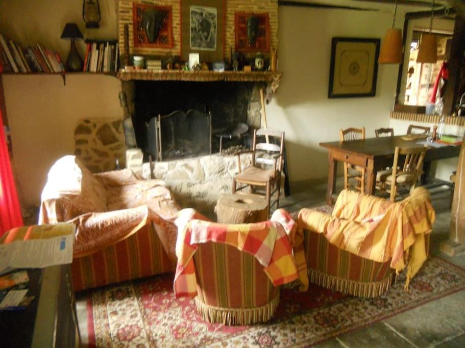 Living room, Seating area