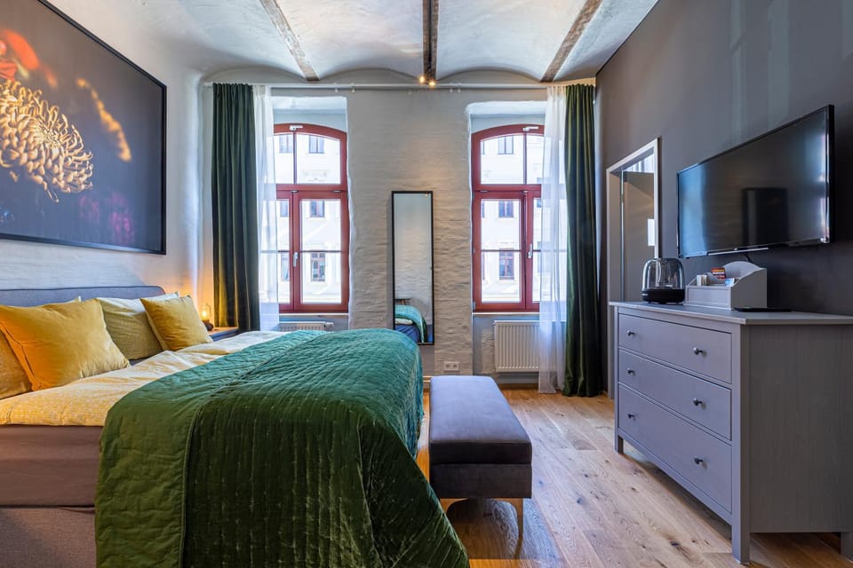 Photo of the whole room, Bedroom, Quiet street view