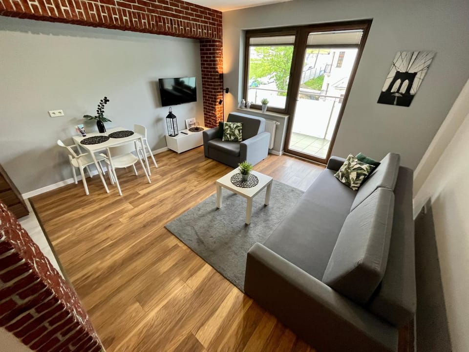 Bed, TV and multimedia, Living room, Photo of the whole room, Seating area, Dining area, Bedroom