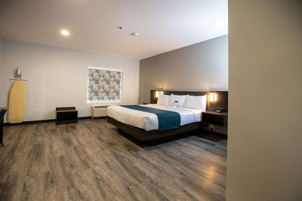 Bed, Photo of the whole room, On site