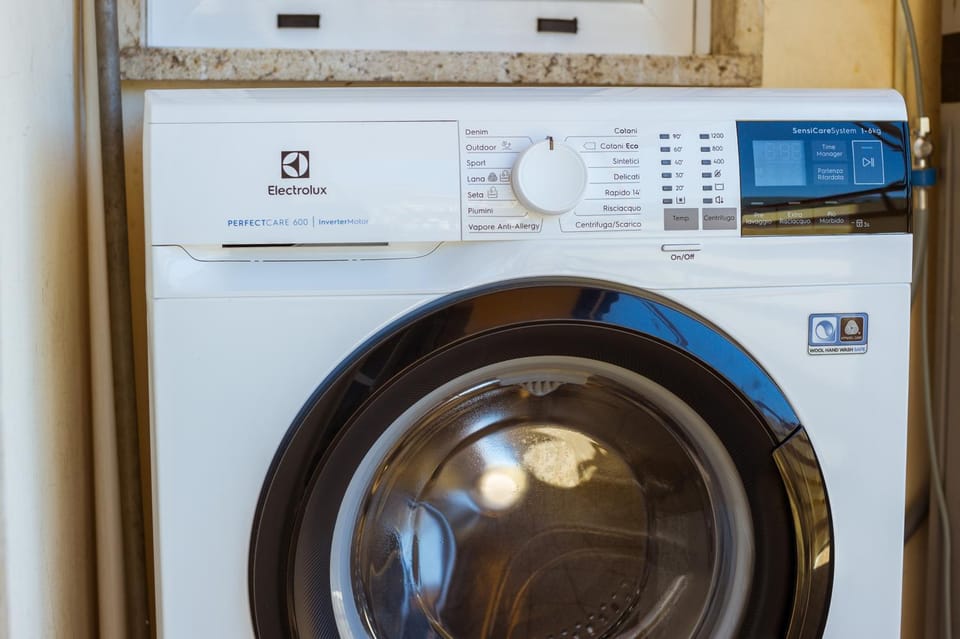 Erica Home - 2 Bedrooms, Terrace, WiFi Apartment in Sanremo