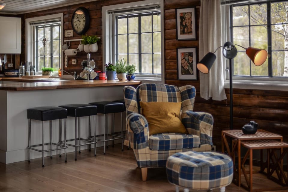 Kitchen or kitchenette, Seating area