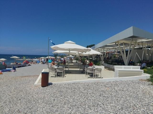 Property building, Restaurant/places to eat, Day, Natural landscape, Beach