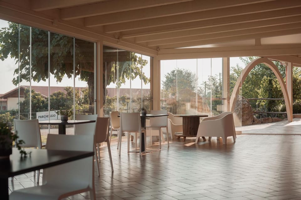 Patio, Seating area, Dining area, Breakfast