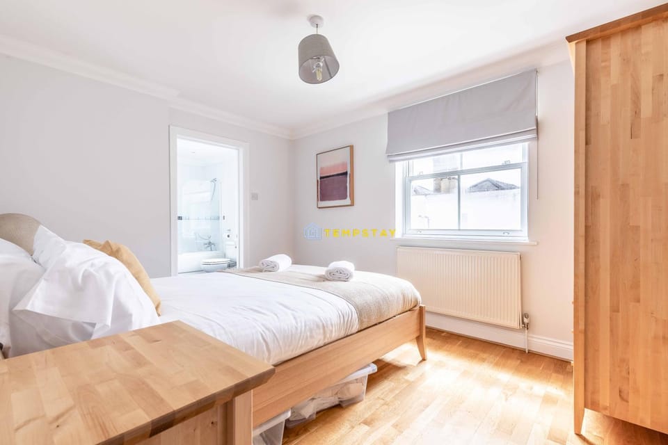 PERFECT SPOT IN CENTRAL WINDSOR & FREE PARKING! - By Tempstay Apartment in Windsor