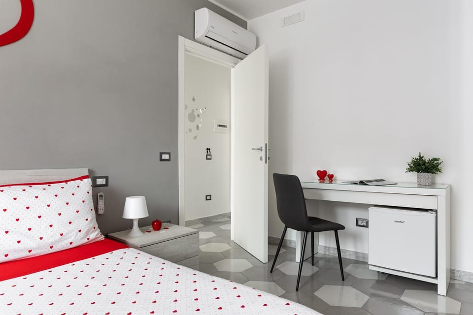 Bed, Photo of the whole room, Bedroom, internet, wardrobe, air conditioner