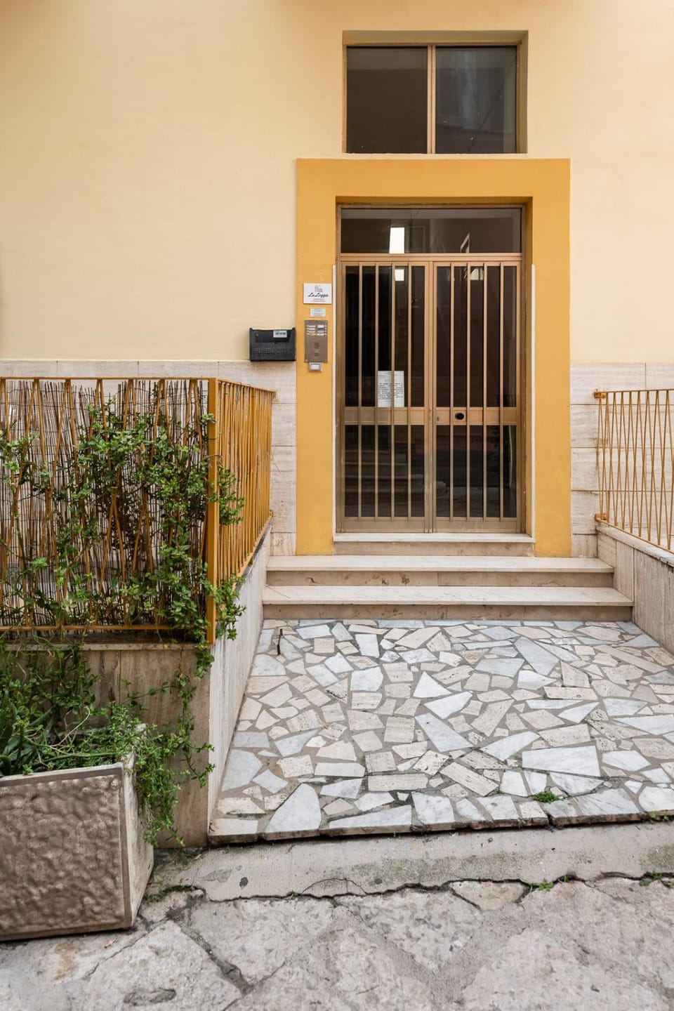 Property building, Facade/entrance