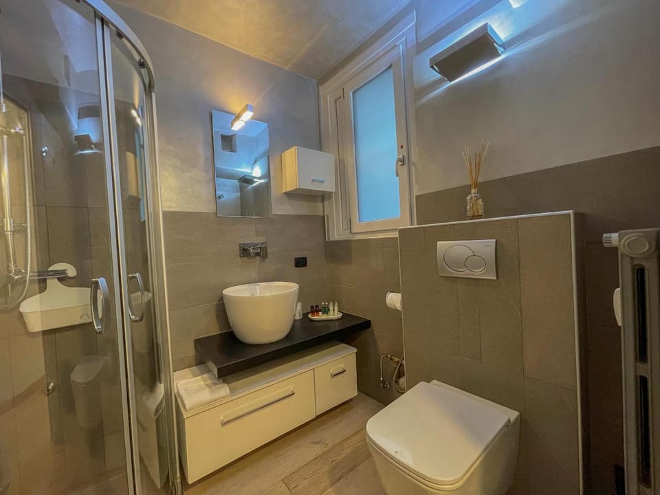 Shower, Toilet, Bathroom
