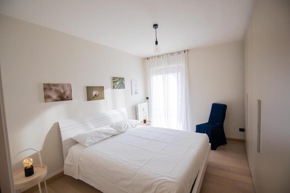 Bed, Photo of the whole room, Bedroom, Autumn, Sunrise