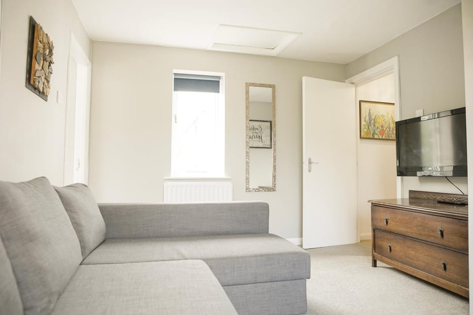 Bed, Living room, Bedroom