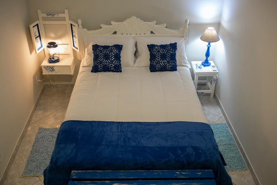 Bed, Photo of the whole room, Decorative detail, Decorative detail
