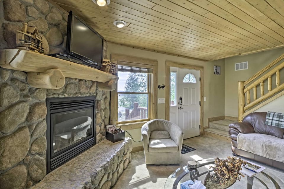 24-0160 Pet-Friendly Cabin 1 Mi to Dtwn Fairplay Cabin in Park County