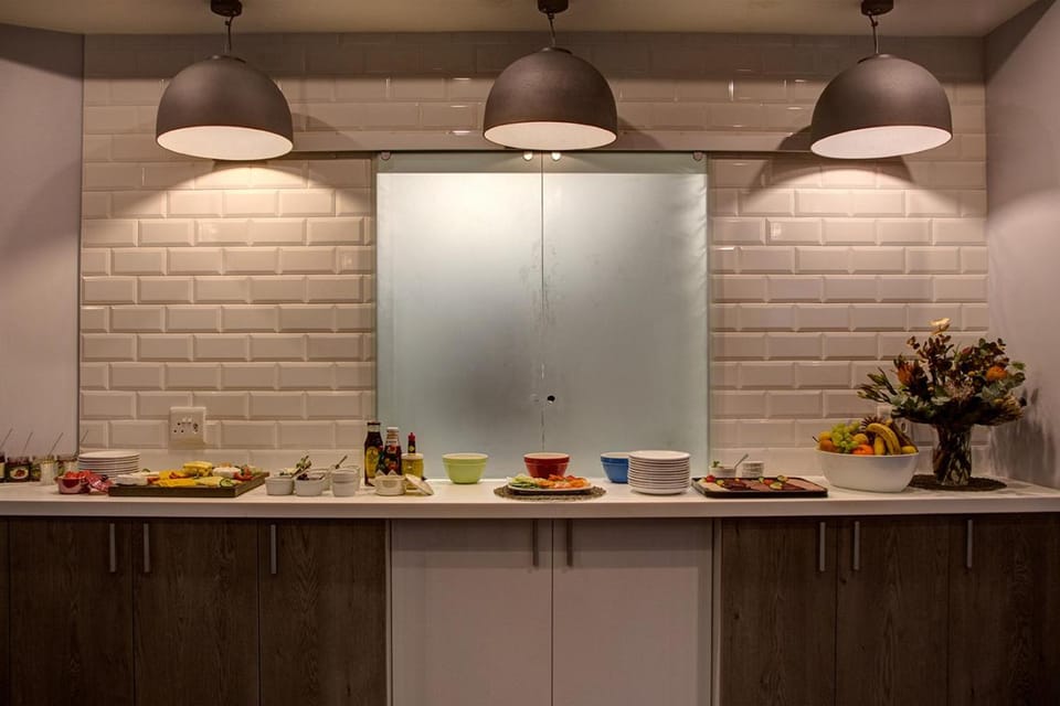 Kitchen or kitchenette, Breakfast