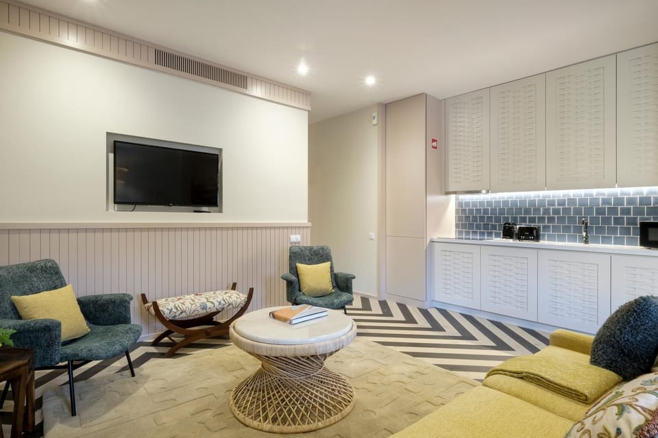 Kitchen or kitchenette, Living room