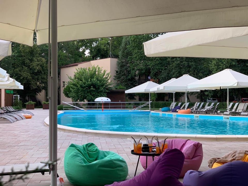 Swimming pool, Swimming pool