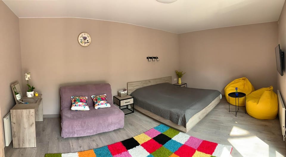 TV and multimedia, Living room, Seating area, cot, bunk bed