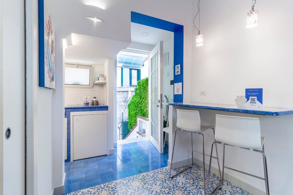 Dining area, kitchen