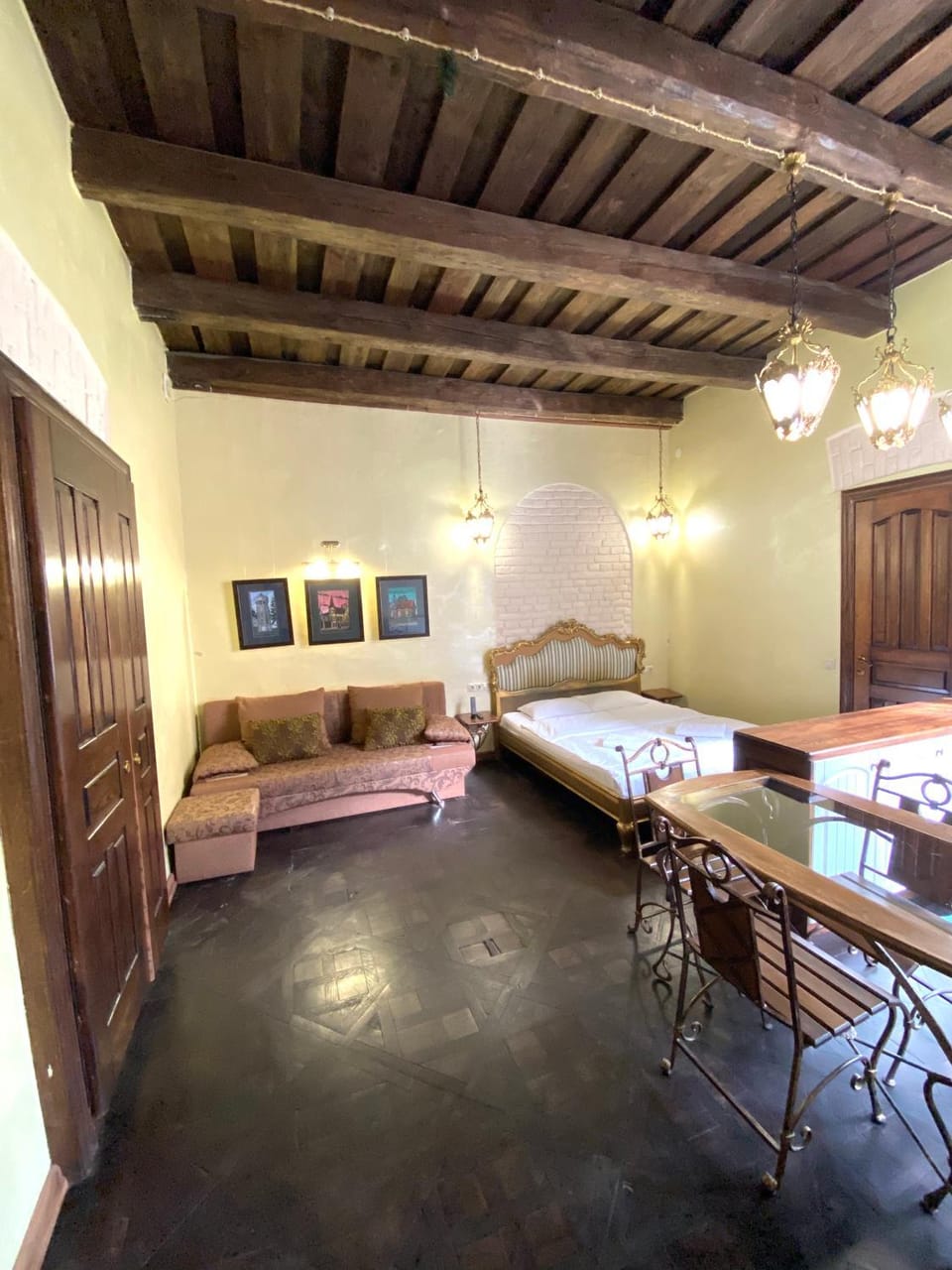 Photo of the whole room