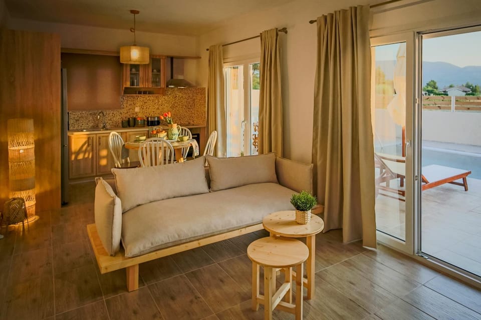 Kitchen or kitchenette, Living room