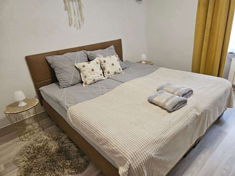 Seating area, Bedroom