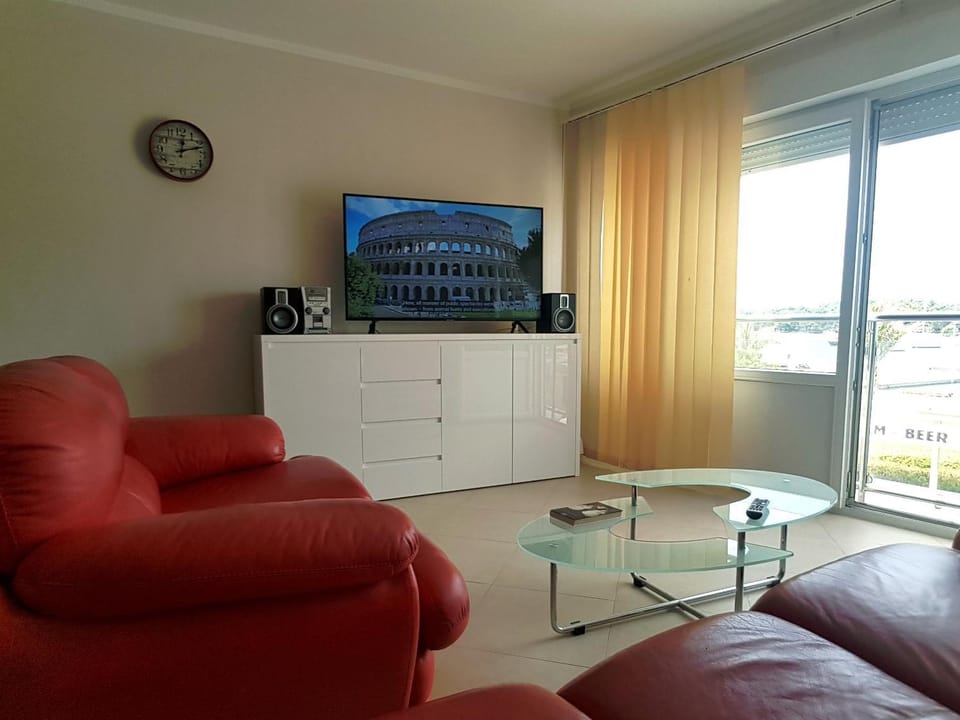 TV and multimedia, Living room, Seating area