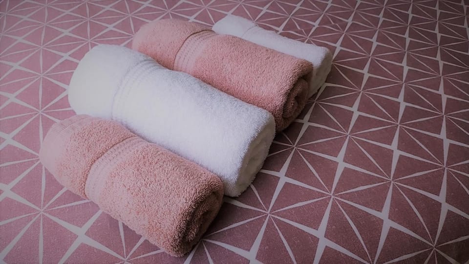 Bed, Decorative detail, Bedroom, towels
