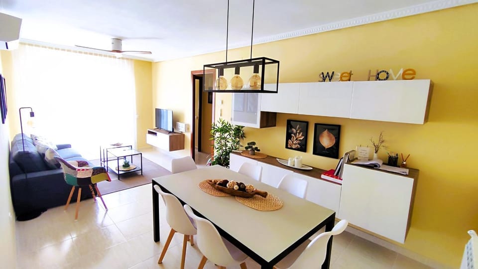 Seating area, Dining area, fireplace, air conditioner