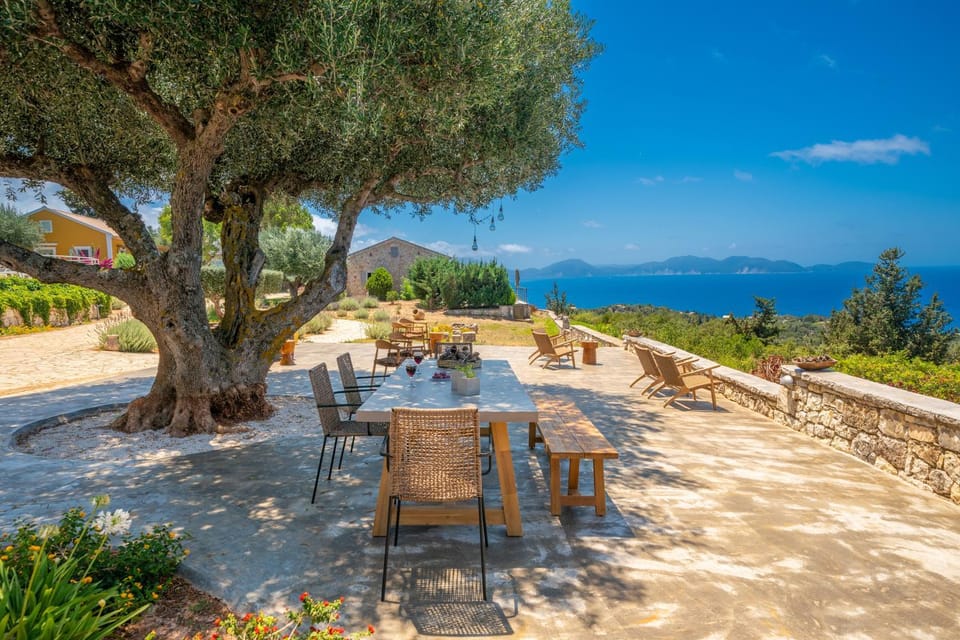 Garden, Seating area, Dining area