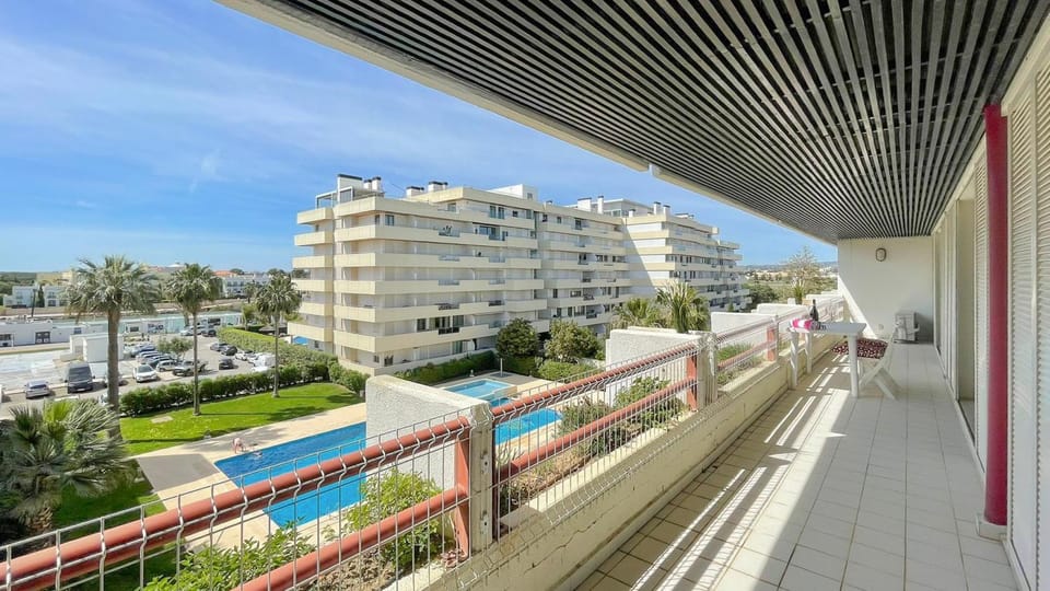 Poolside Bliss T1 HsR Vilamarina Apartment in Quarteira